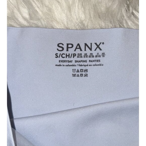 2 Spanx Everyday Shaping Panties Brief Shapewear Bottoms Womens S Small SS0715 - Picture 4 of 5